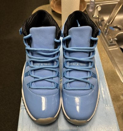 Jordan 11 Pantone