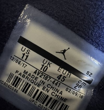 Jordan 11 Retro Low Derek Jeter Re2pect