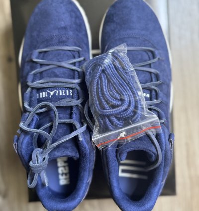 Jordan 11 Retro Low Derek Jeter Re2pect