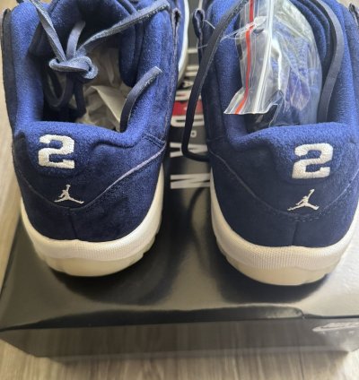 Jordan 11 Retro Low Derek Jeter Re2pect
