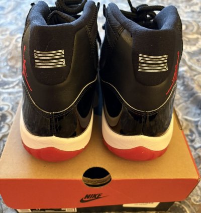 Jordan 11 Retro Playoffs Bred (2019)