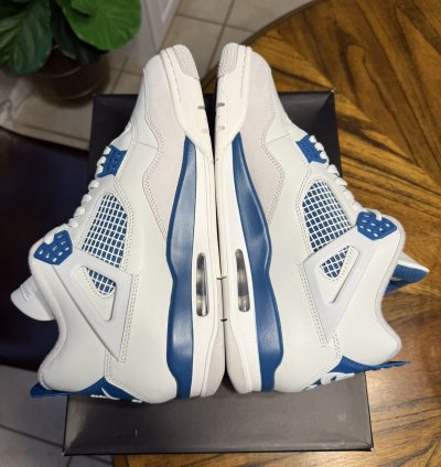 Jordan 4 Military Blue (2024)