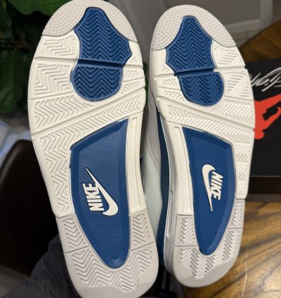 Jordan 4 Military Blue (2024)