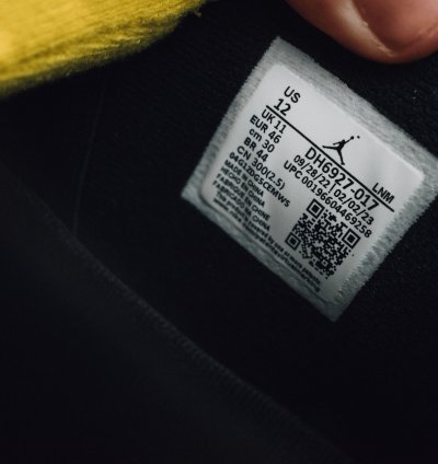 Jordan 4 Retro Thunder (2023)
