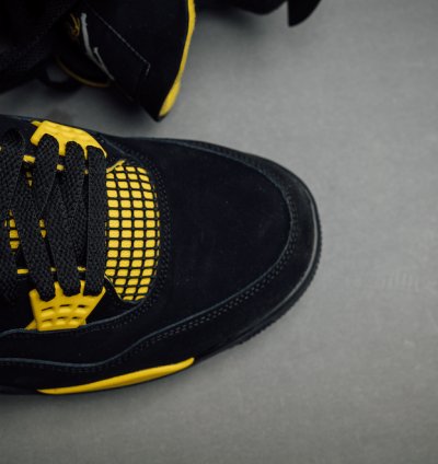 Jordan 4 Retro Thunder (2023)