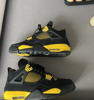 Jordan 4 Thunder (2023) Worn once