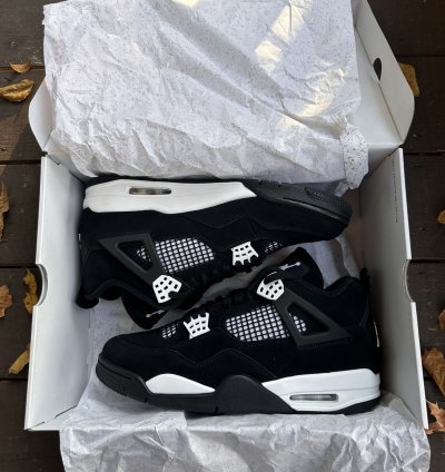 Jordan 4 White Thunder
