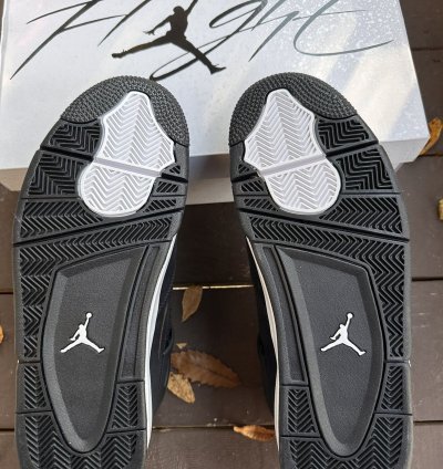 Jordan 4 White Thunder