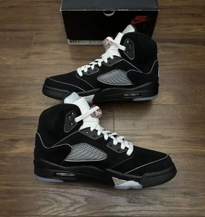 Jordan 5 Black Reimaigned
