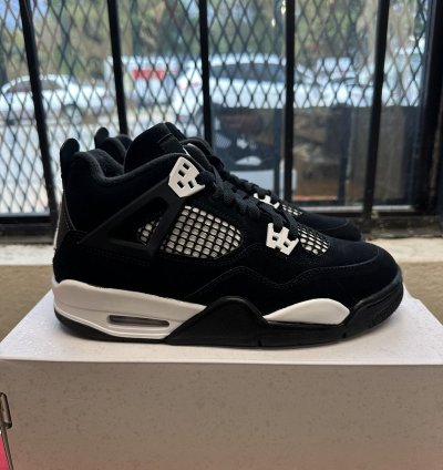 Jordan Retro 4 White Thunder