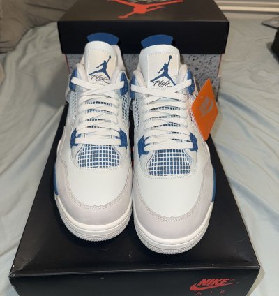 Military blue Jordan 4