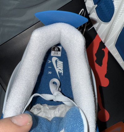Military blue Jordan 4