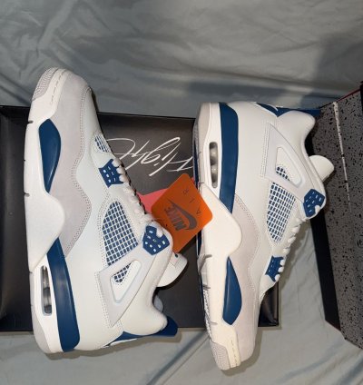 Military blue Jordan 4