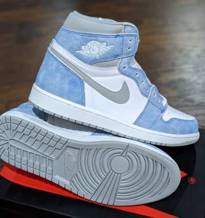 Nike Air Jordan 1 Retro High OG Hyper Royal