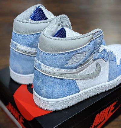 Nike Air Jordan 1 Retro High OG Hyper Royal