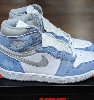 Nike Air Jordan 1 Retro High OG Hyper Royal
