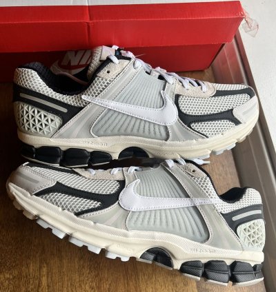 Nike Zoom Vomero 5 PRM Supersonic Light Bone