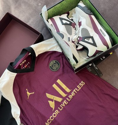 PSG Jordan 4