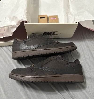 Travis air Jordan 1 low mocha