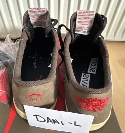 Travis Scott - Air Jordan 1 Low Dark Mocha