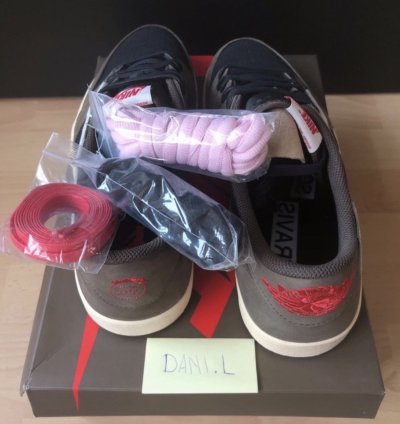 Travis Scott - Air Jordan 1 Low Dark Mocha