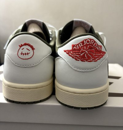 Travis Scott Air Jordan 1 Low - Medium Olive