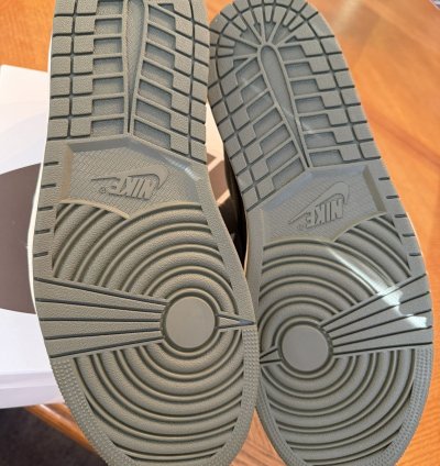 Travis Scott Air Jordan 1 Low Reverse Olive
