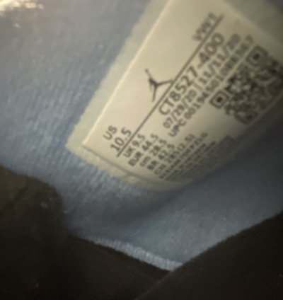 University blue Jordan 4