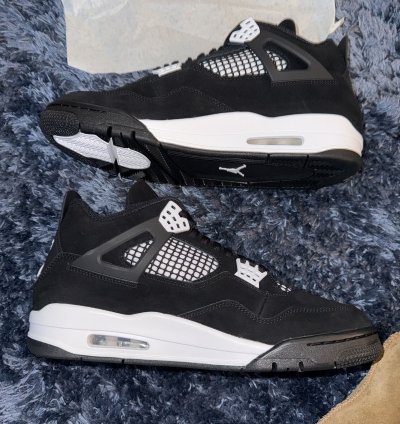 White Thunder 4s