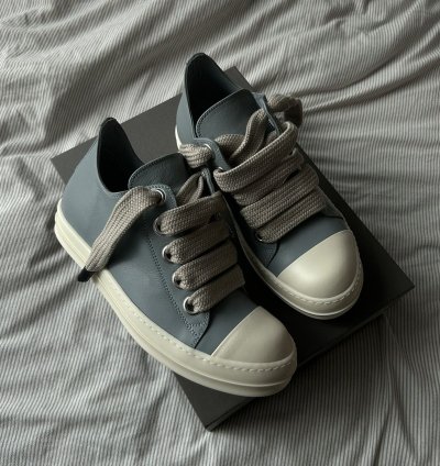 (41 5) Pale Blue Jumbo Lace Sneakers