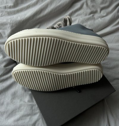 (41 5) Pale Blue Jumbo Lace Sneakers