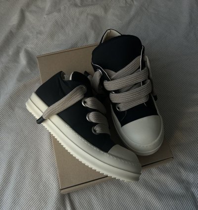 (42 5) Plush Puffer Jumbo Lace Sneakers