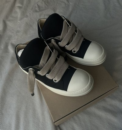 (42 5) Plush Puffer Jumbo Lace Sneakers