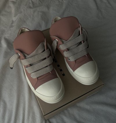 (44) Plush Puffer Jumbo Lace Sneakers