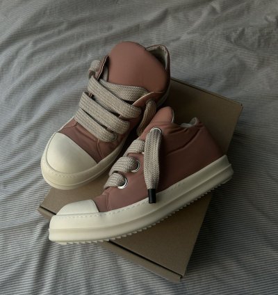 (44) Plush Puffer Jumbo Lace Sneakers