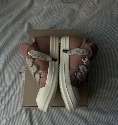(44) Plush Puffer Jumbo Lace Sneakers