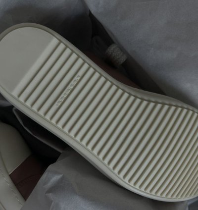 (44) Plush Puffer Jumbo Lace Sneakers