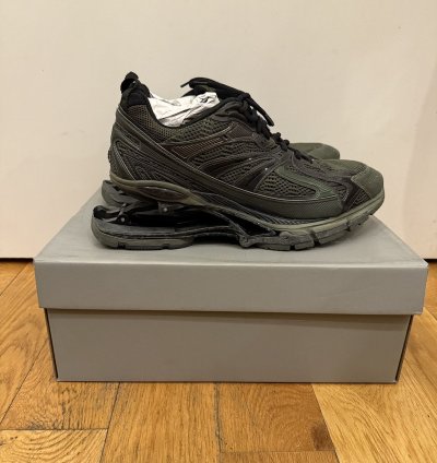-Pander Sneakers