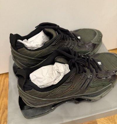 -Pander Sneakers