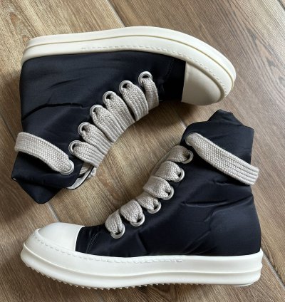 42 NYLON Jumbo Laces puffer high top Ramones