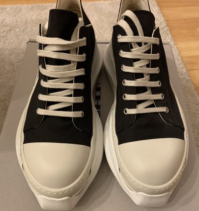Abstract low sneakers