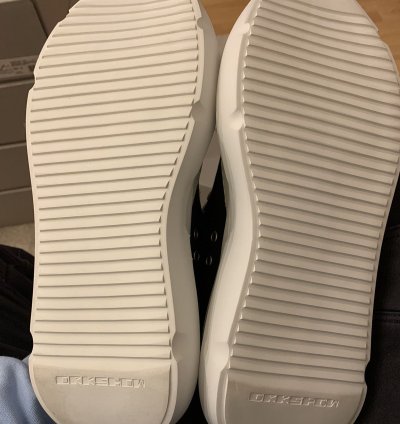 Abstract low sneakers