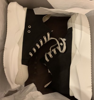 Abstract low sneakers
