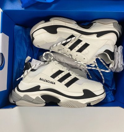 BALENCIAGA ADIDAS TRIPLE IN CREME WHITE BLACK