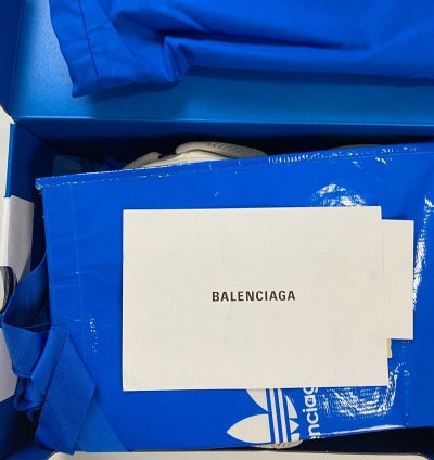 BALENCIAGA ADIDAS TRIPLE IN CREME WHITE BLACK