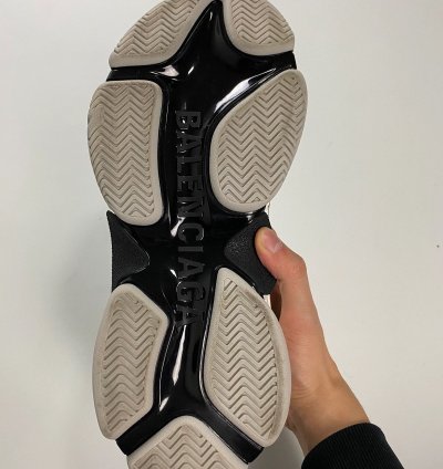 BALENCIAGA ADIDAS TRIPLE IN CREME WHITE BLACK