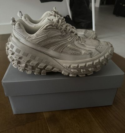 Balenciaga bouncer sneakers