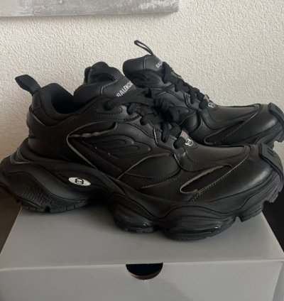 Balenciaga cargo