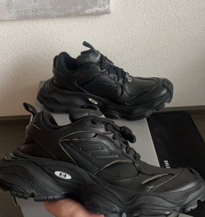 Balenciaga cargo