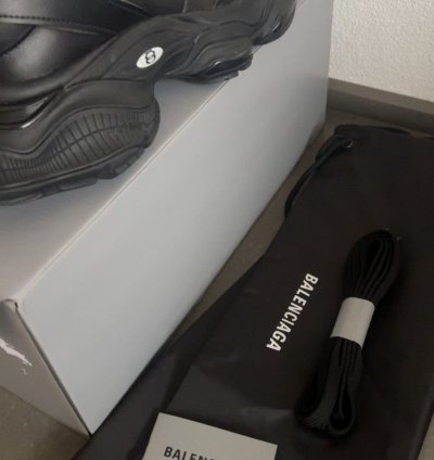 Balenciaga cargo